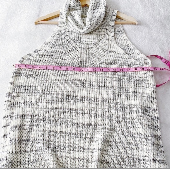 Parted Back Cowl Neck Tunic - Picture 6 of 7